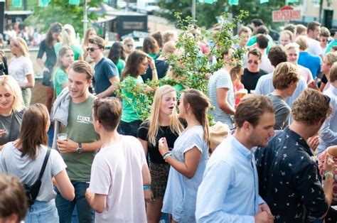 hoe maak je vrienden in een nieuwe stad|Zo maak je vrienden als je in een grote stad woont (als